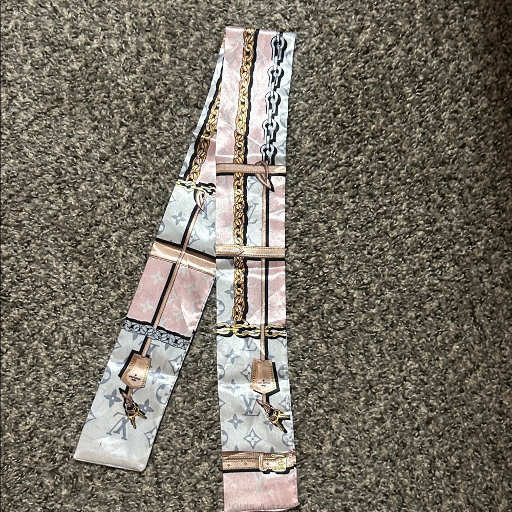 Source Unknown Pink Gray White Chain Print Silk Scarf Wrap